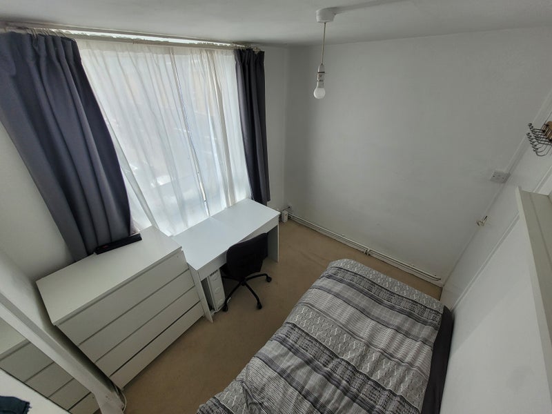 Room De Beauvoir Road in Greater London