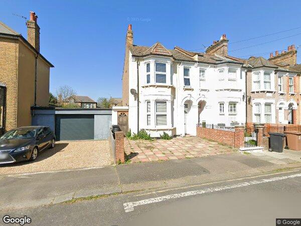 Flat Honley Road in Greater London