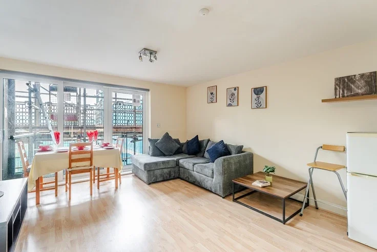 Flat Pocklington Drive in Manchester
