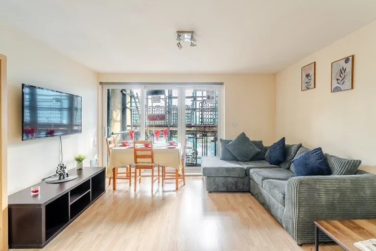 Flat Pocklington Drive in Manchester