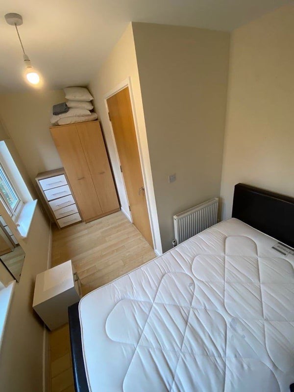 Room Calypso Crescent in Greater London