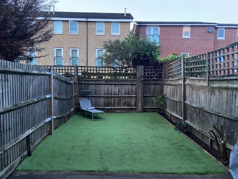 Room Calypso Crescent in Greater London