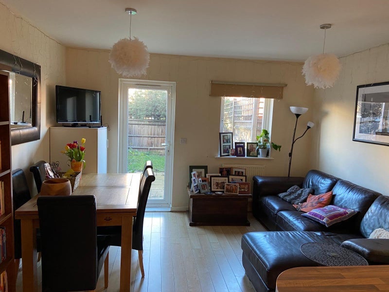 Room Calypso Crescent in Greater London