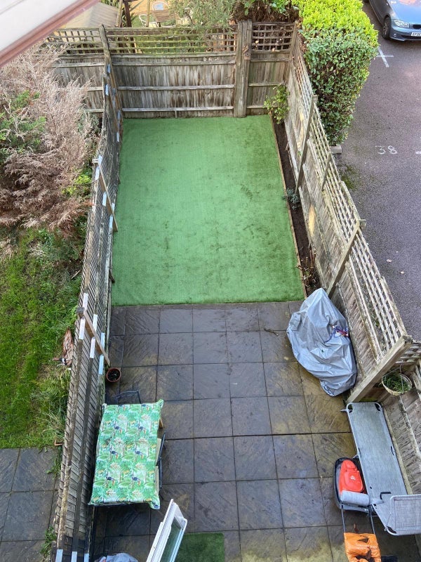 Room Calypso Crescent in Greater London