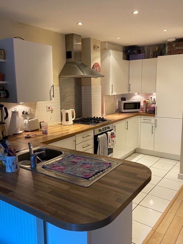 Room Calypso Crescent in Greater London