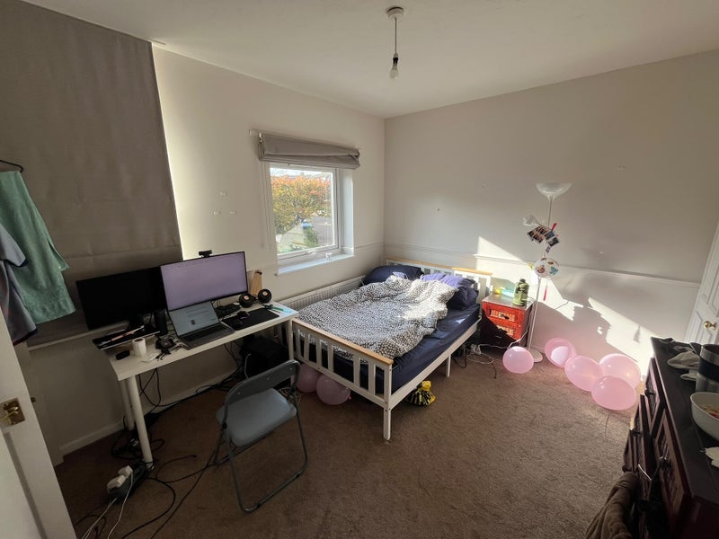 Room Barnfield Place in Greater London