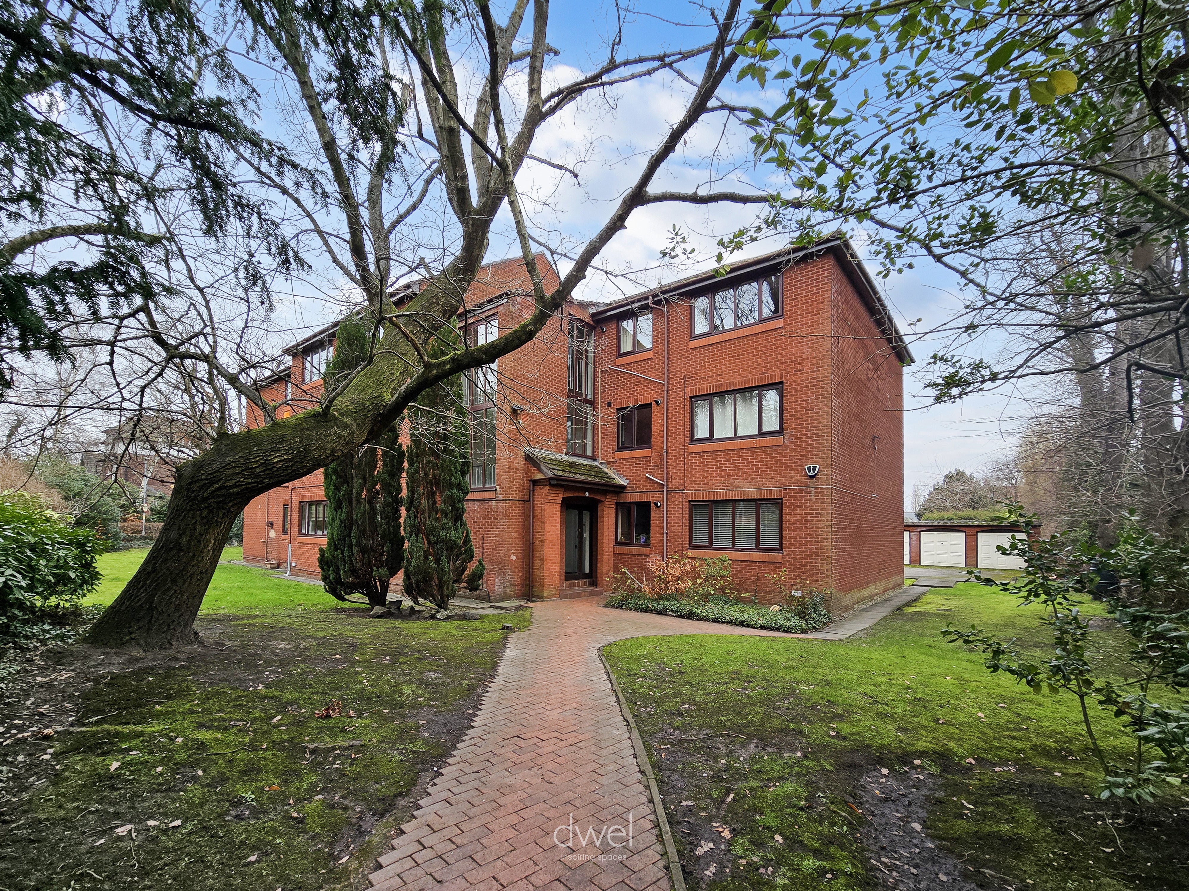 Flat Wilbraham Road in Manchester