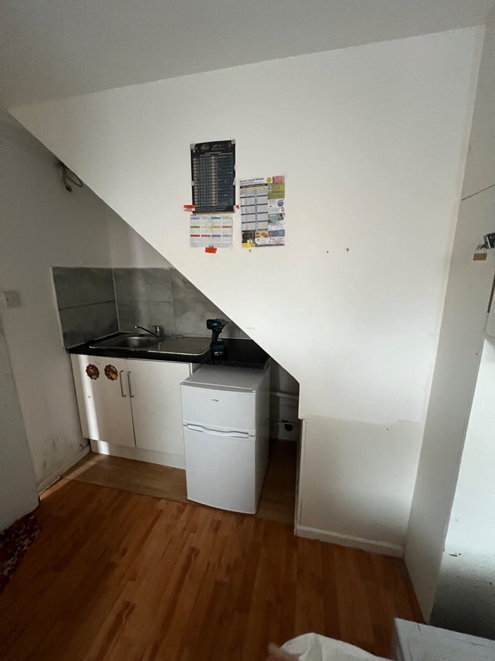 Room Parkfield Avenue in Greater London