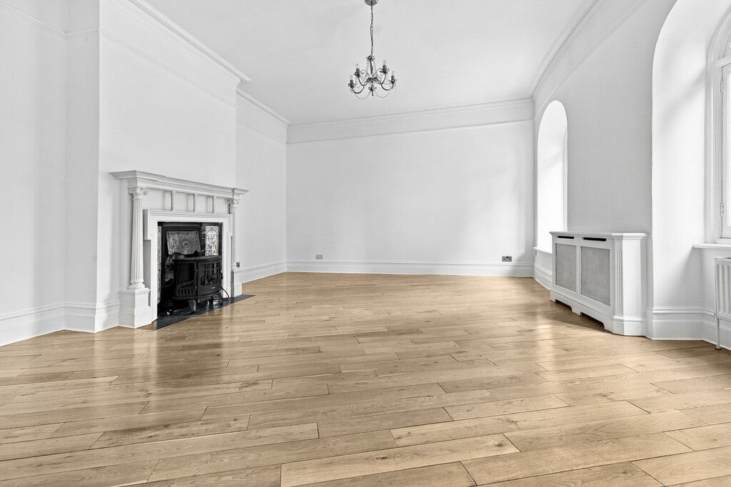 Flat Adam and Eve Mews in Greater London