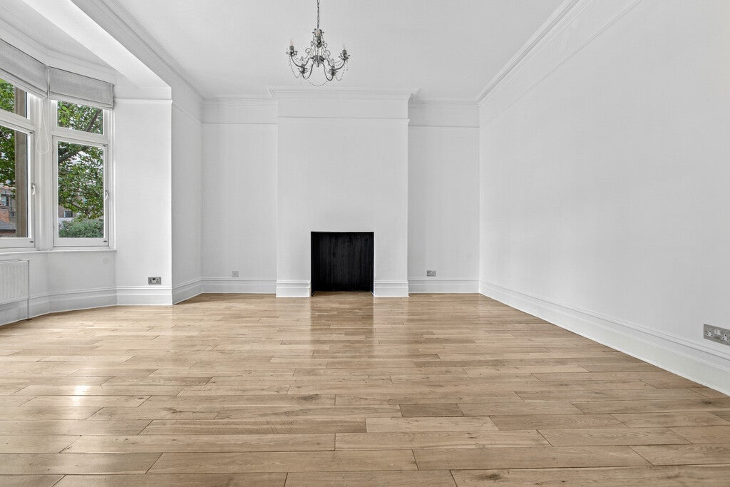 Flat Adam and Eve Mews in Greater London