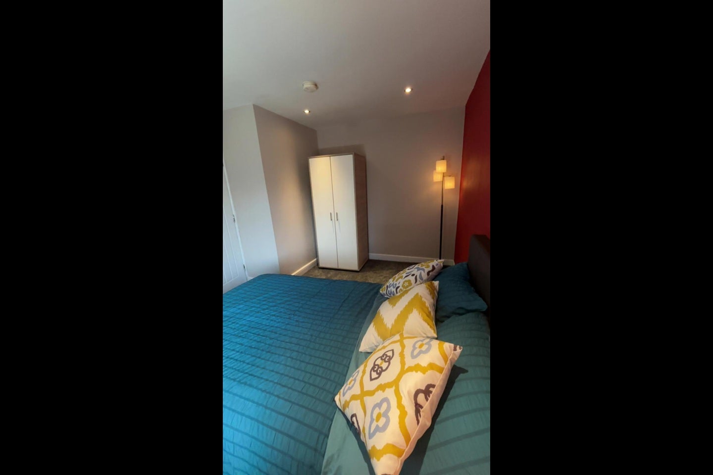 Room Poplar Avenue in Oldham