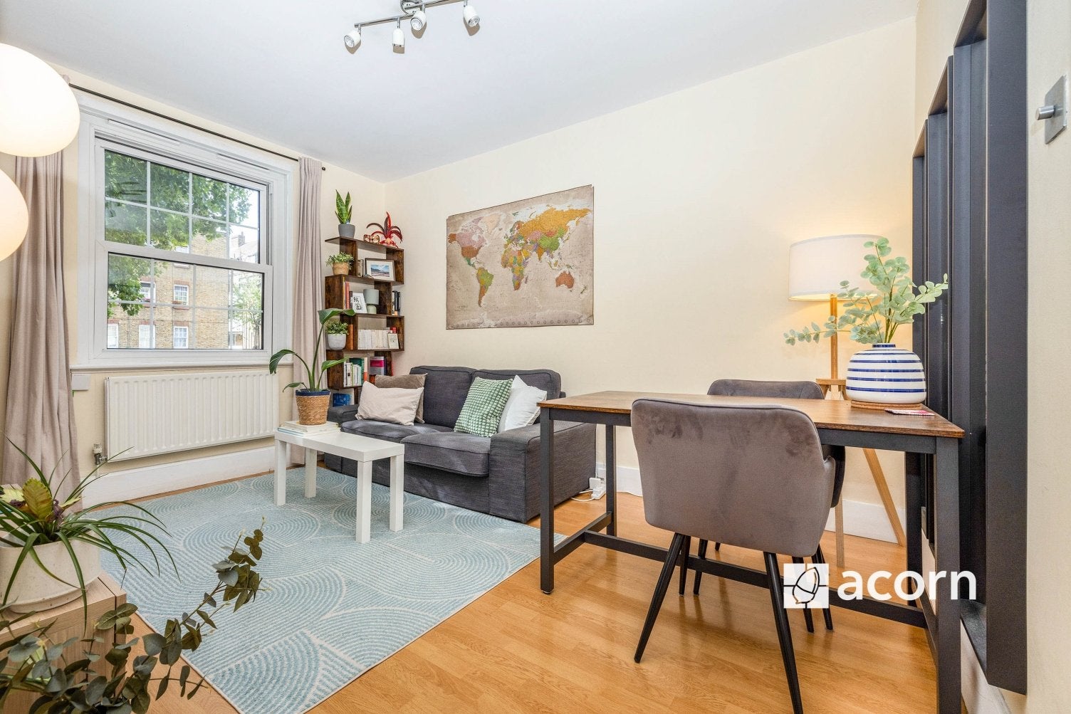 Flat Westcott Road in Greater London