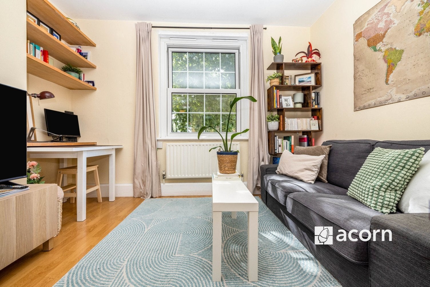Flat Westcott Road in Greater London