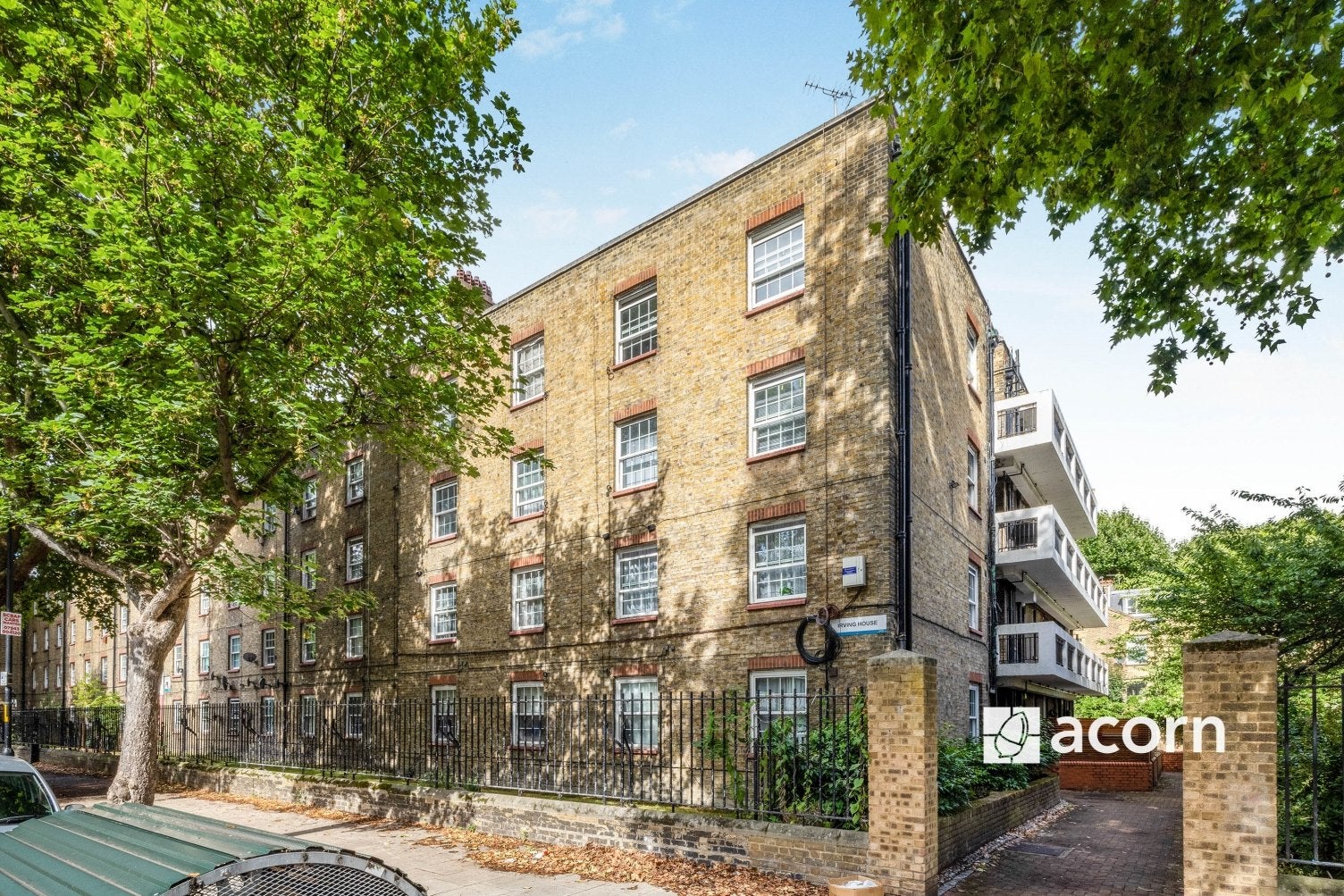 Flat Westcott Road in Greater London