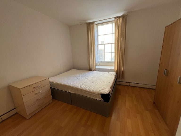 Flat Niddry Street in City of Edinburgh