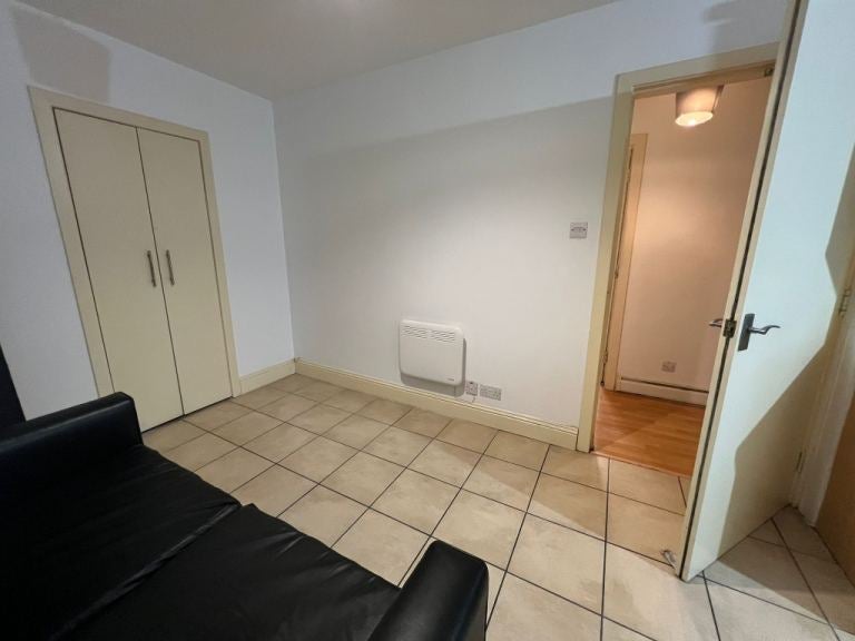 Flat Niddry Street in City of Edinburgh
