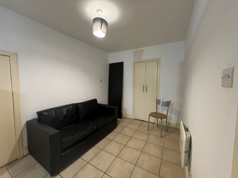 Flat Niddry Street in City of Edinburgh