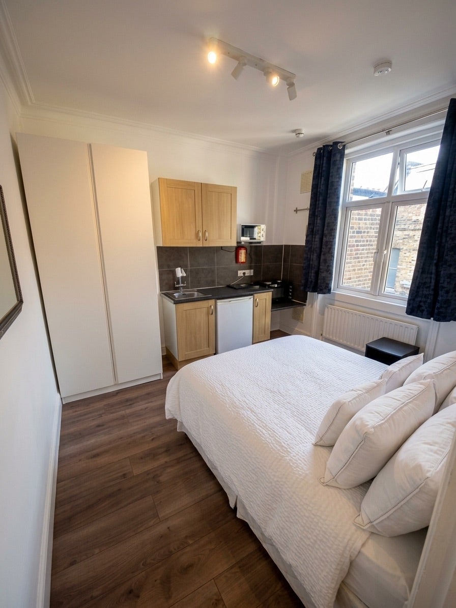 Flat Finborough Road in Greater London