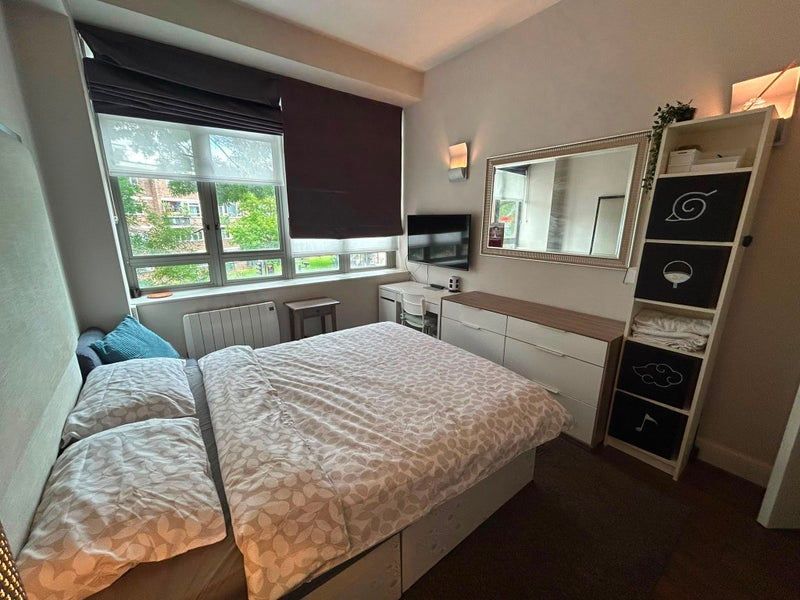 Room City Road in Greater London