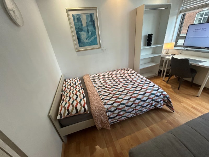 Room City Road in Greater London