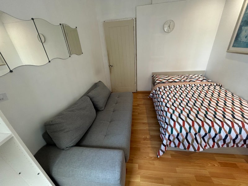 Room City Road in Greater London