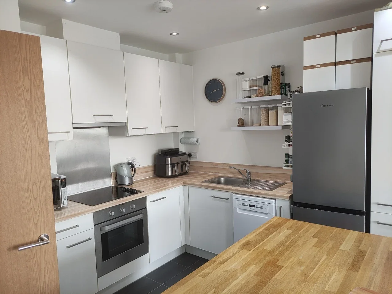 Flat Coombe Lane in Greater London