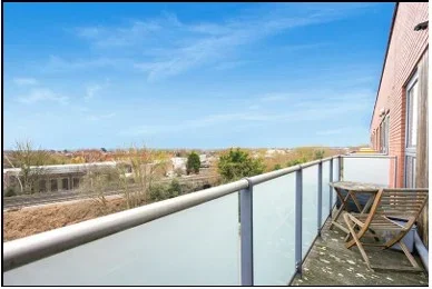 Flat Coombe Lane in Greater London