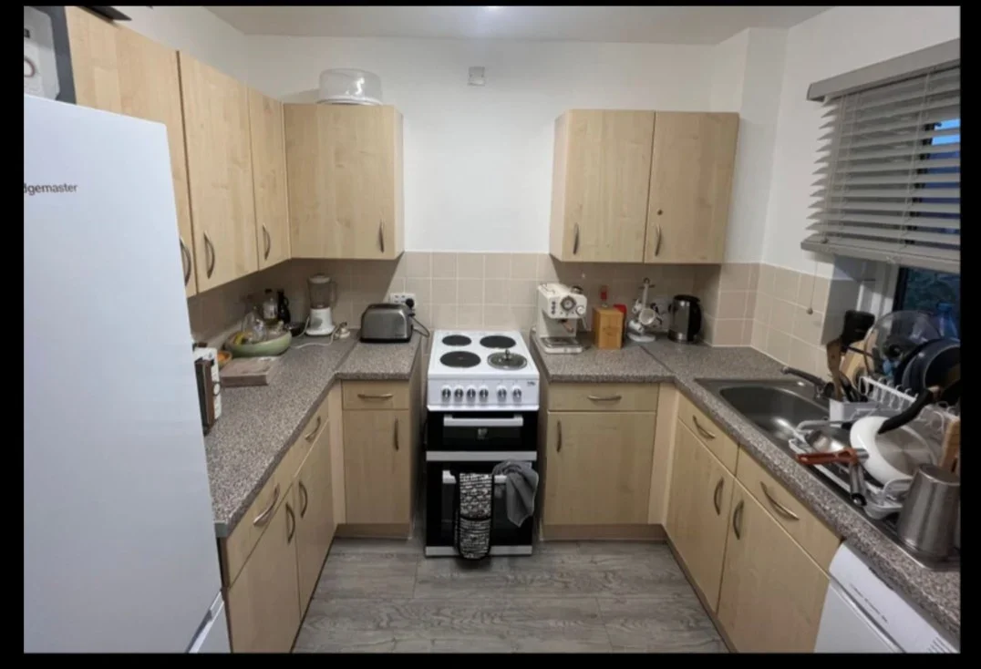 Room Stoll Close in Greater London