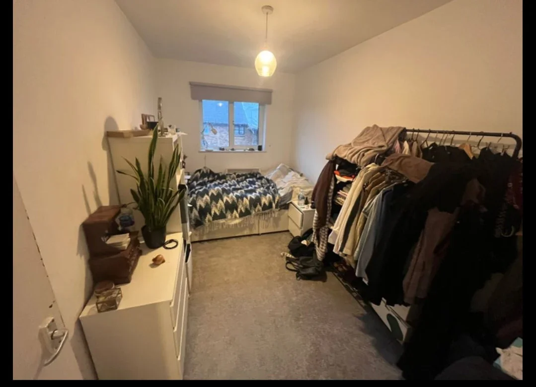 Room Stoll Close in Greater London