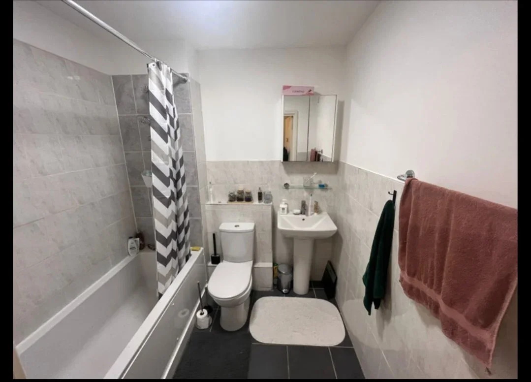 Room Stoll Close in Greater London