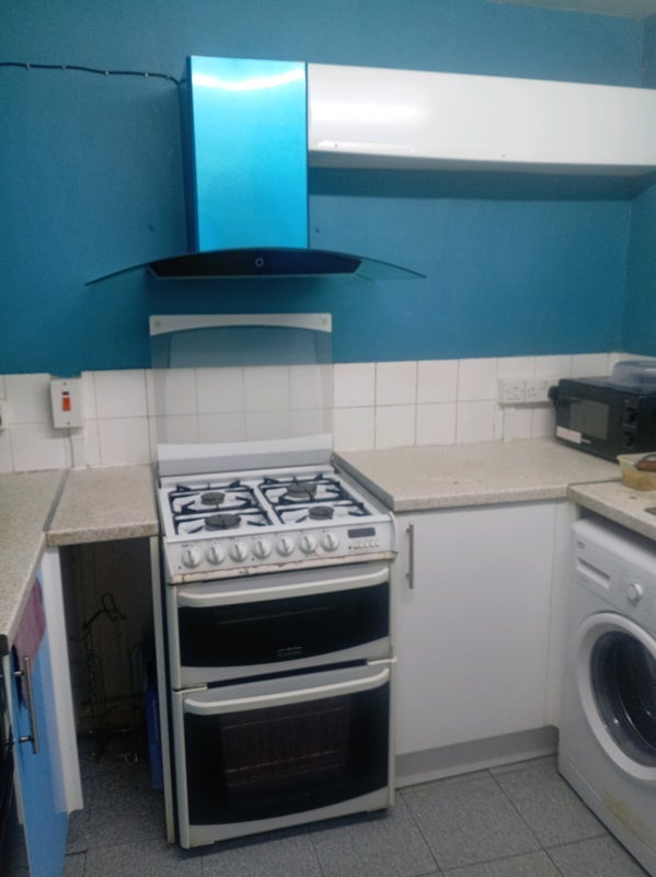 Room Comyns Close in Greater London