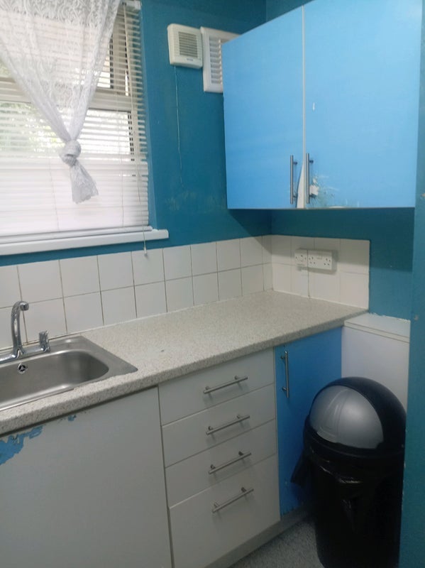 Room Comyns Close in Greater London