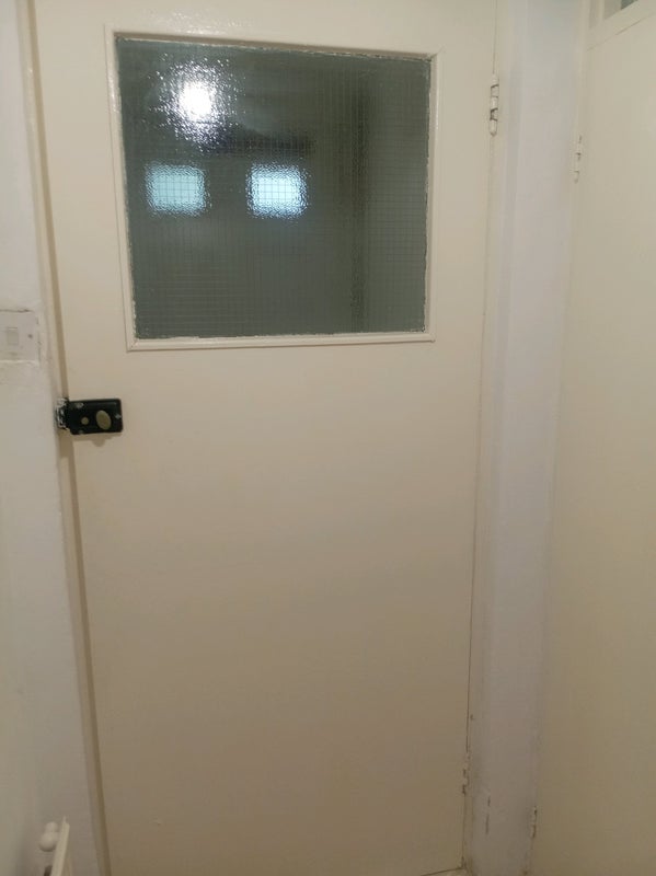 Room Comyns Close in Greater London
