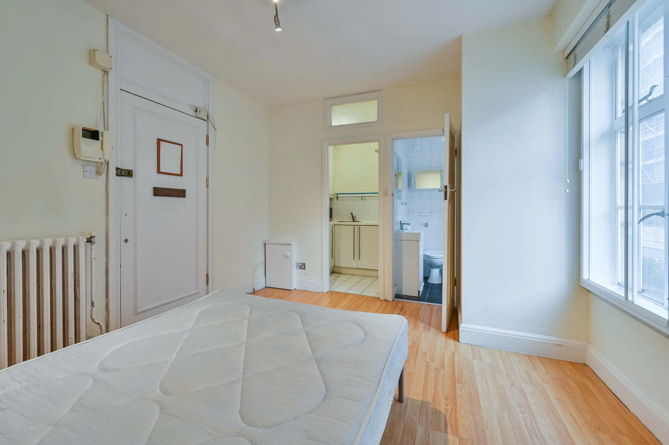 Flat Coram Street in Greater London