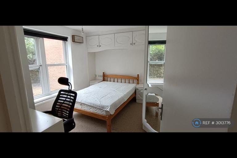 Flat Barker Drive in Greater London
