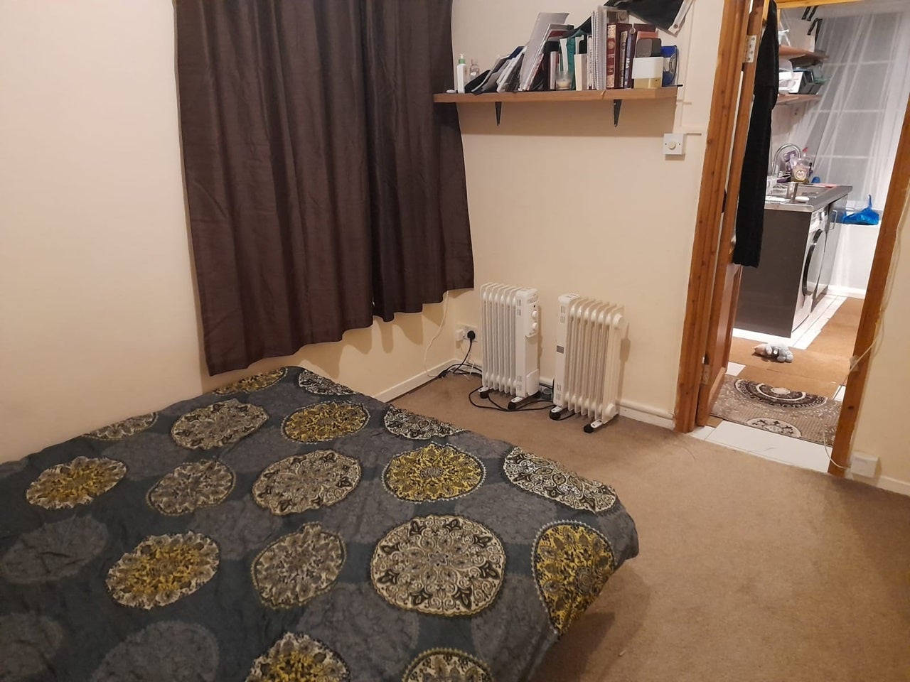Flat Reardon Street in Greater London