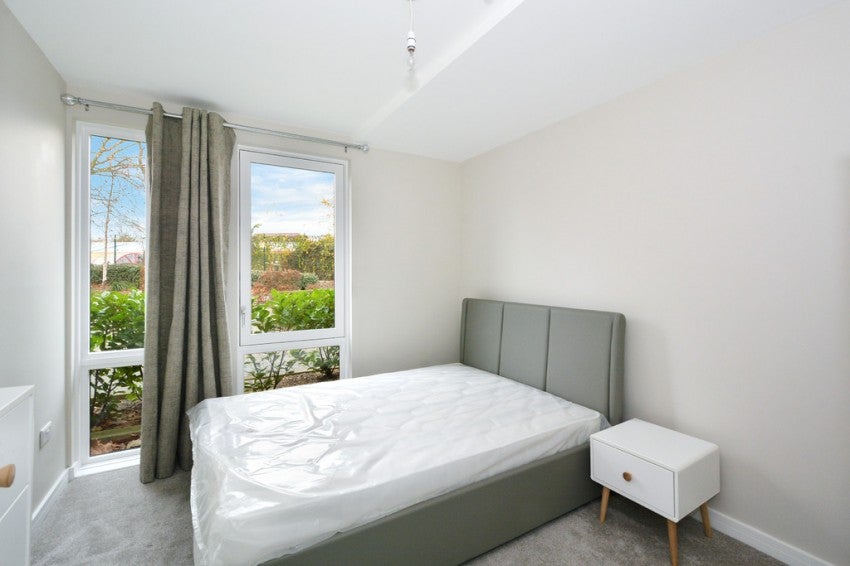Flat Blondin Way in Greater London
