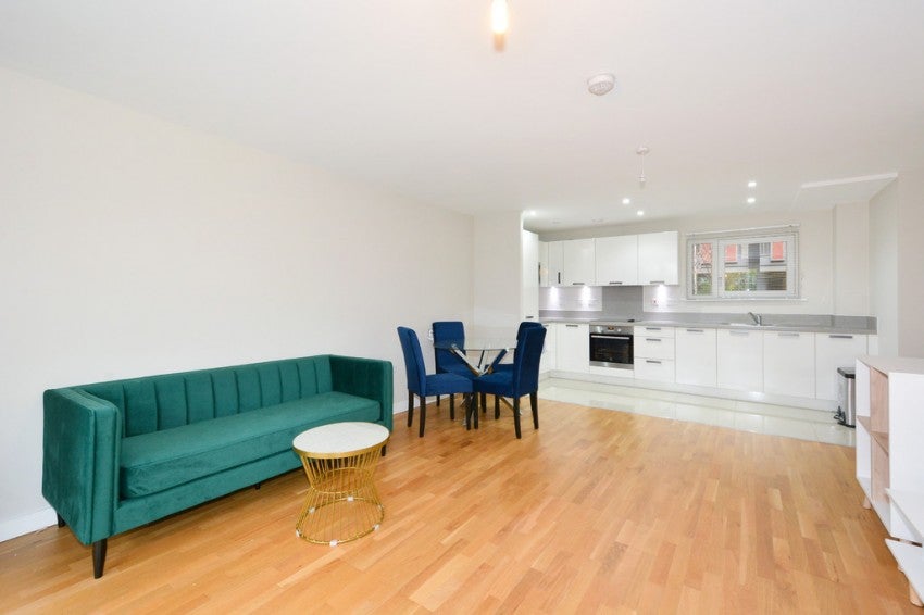 Flat Blondin Way in Greater London