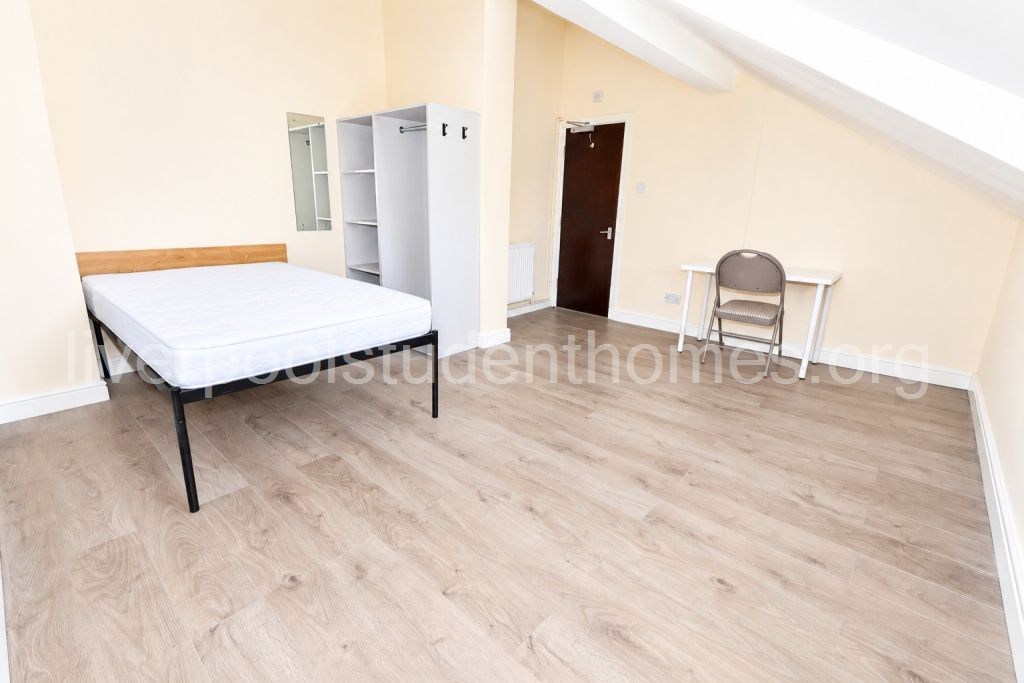 Room Shaw Street in Liverpool