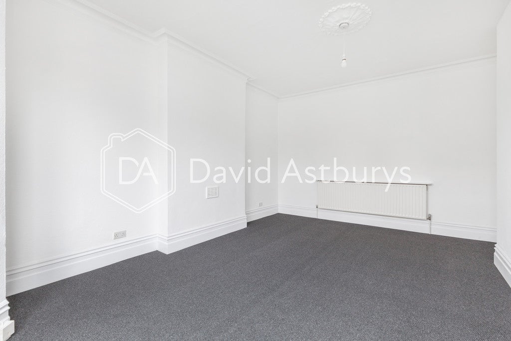 Flat Fairfield Road in Greater London