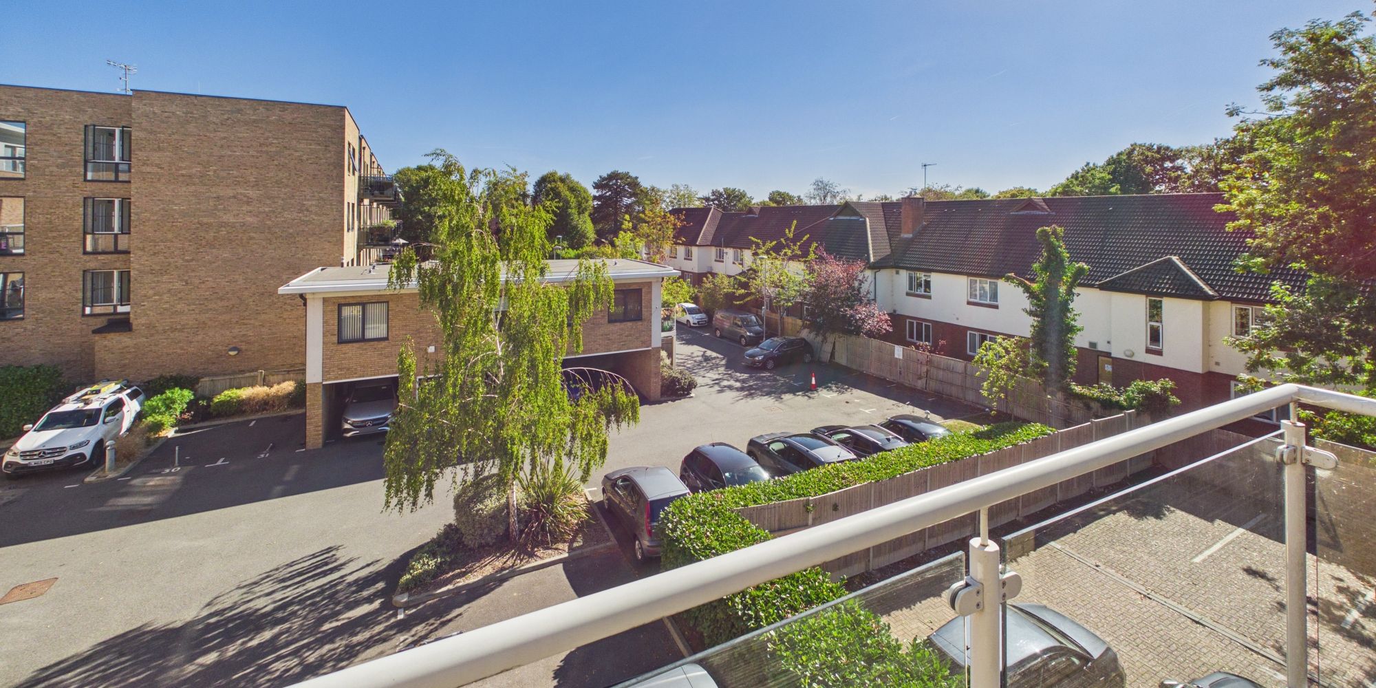Flat Russells Crescent in Reigate and Banstead