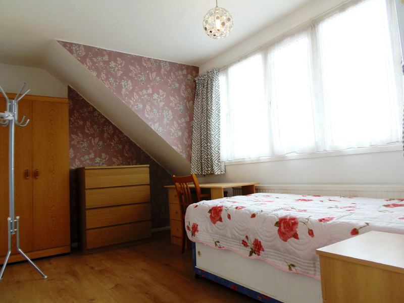 Room Langdale Avenue in Greater London