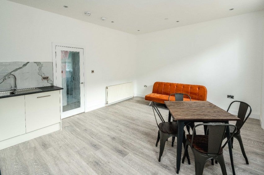 Flat Malden Road in Greater London