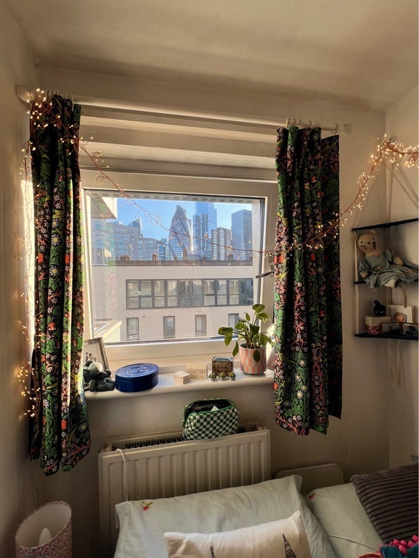 Room Commercial Street in Greater London