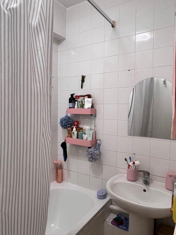 Room Commercial Street in Greater London