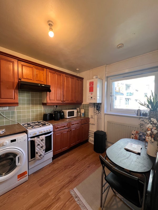 Room Commercial Street in Greater London