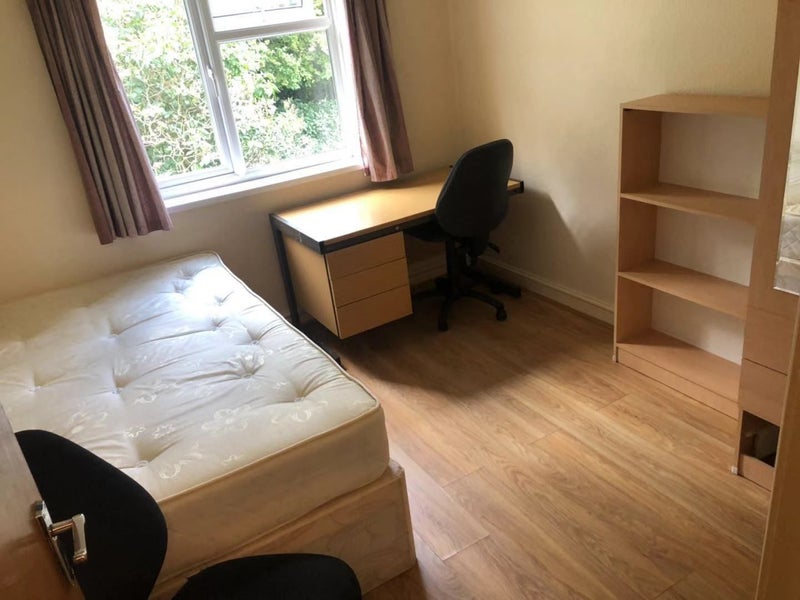 Room Vincent Drive in Birmingham