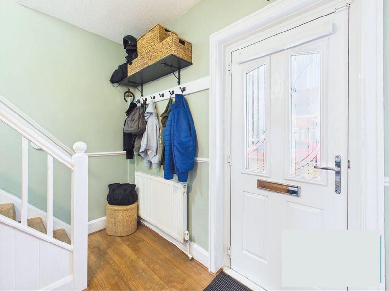Room Hulton Avenue in Salford