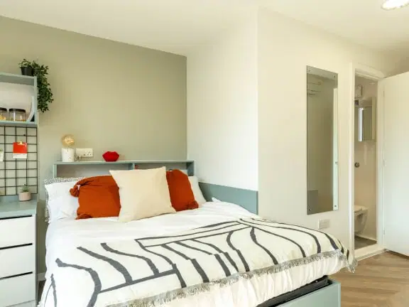 Room Lower Bristol Road in Bath
