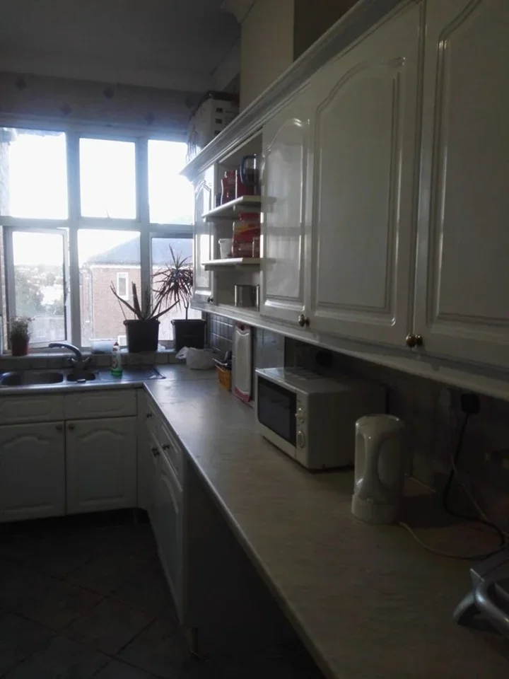 Flat Gloucester Gardens in Greater London